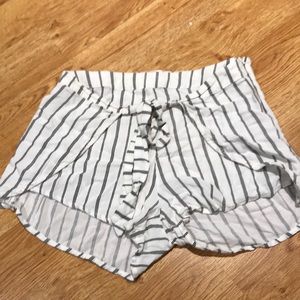 Shorts that looks like a skirt in a way